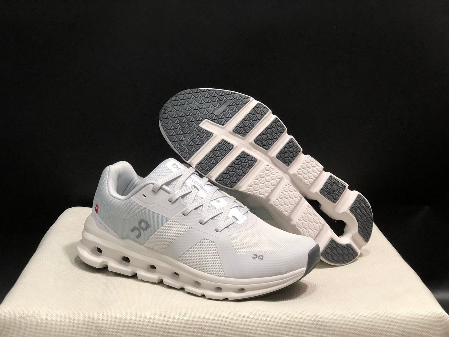 On Cloud cloudrunner(White)