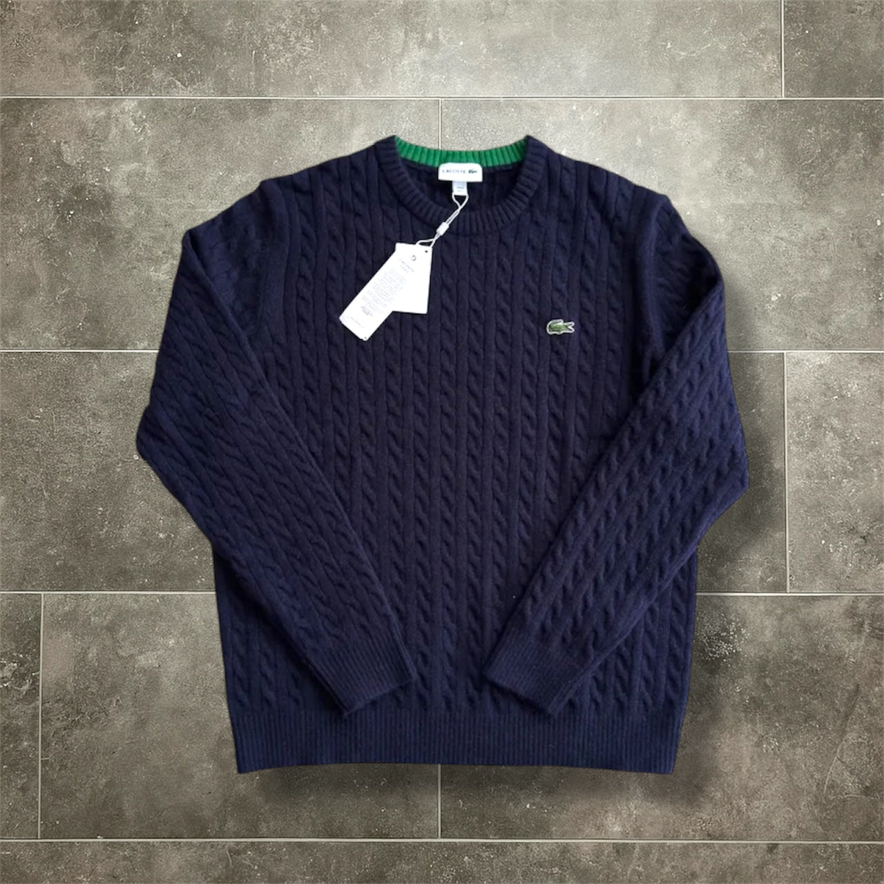 LACOSTE SWEATSHIRT (M)