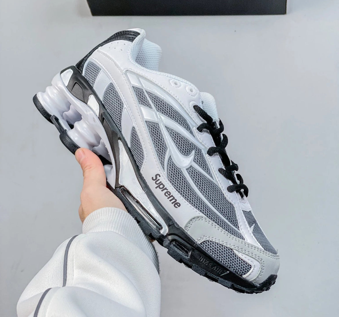 Nike SUPREME SHOX ”White-Black”